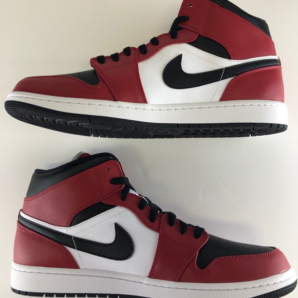 Nike Air Jordan 1 Retro MID Chicago Toe MENS 554724-069 Red White Black - Picture 4 of 12